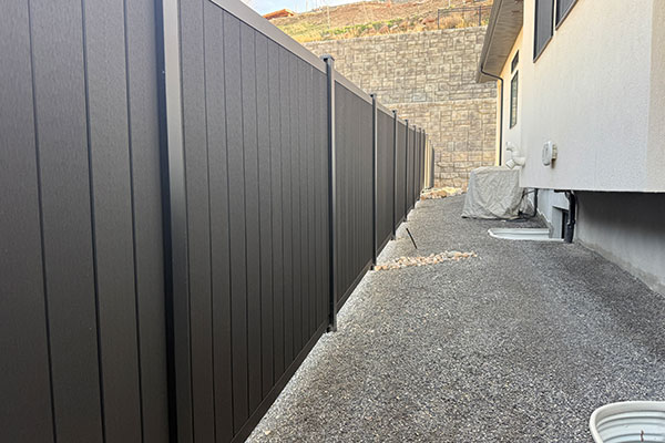 Avimore Elite Fence Along Side Yard Avimore Elite Fence Along Side Yard